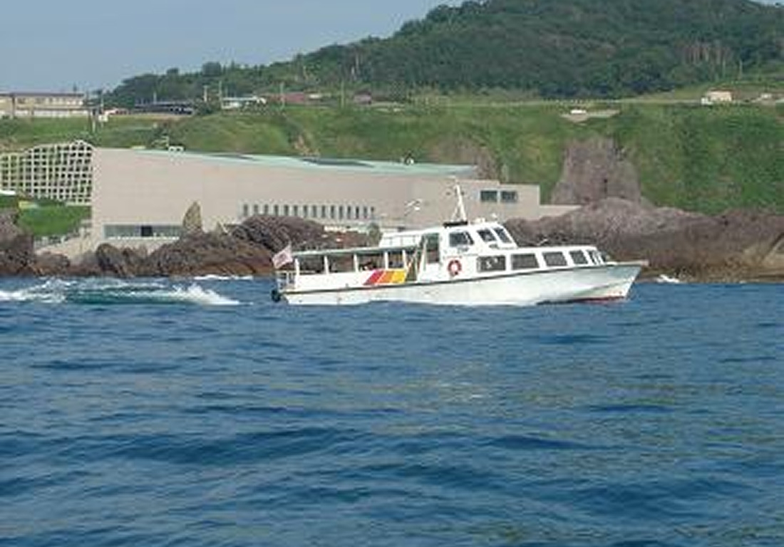 男鹿半島 島めぐり遊覧船